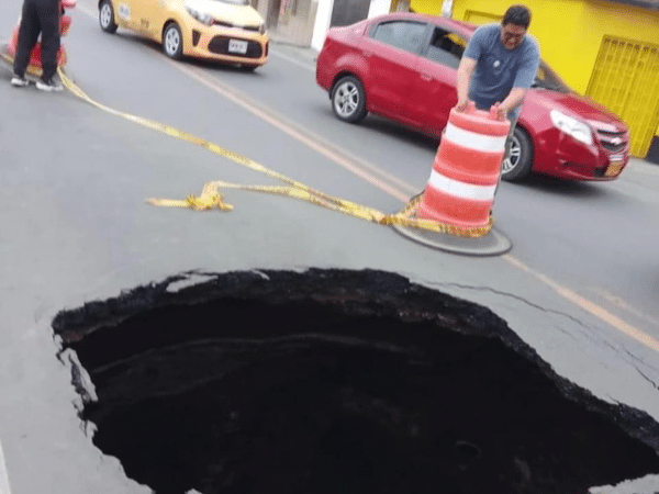 Colapso de la Vía Panamericana en Ipiales por gigantesco hueco