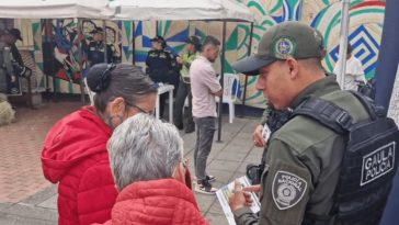 Con esta campaña, la Policía busca combatir la extorsión en Bogotá La Policía visitó a la comunidad para prevenir los delitos de secuestro y extorsión.