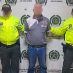 Conductor escolar habría secuestrado y violado durante 12 años a una menor de edad en Medellín