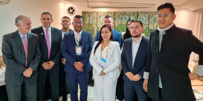 Gobernantes finalistas del premio Construyendo Sueños, entre ellos el gobernador de Nariño, Luis Alfonso Escobar