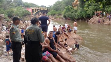 Despliegan campaña de prevención por riesgos de crecientes en el río