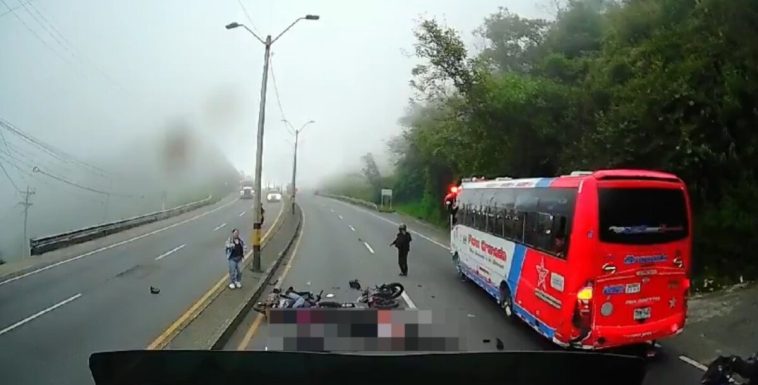 EN VIDEO: Choque múltiple en vía Medellín - Bogotá dejó varios motociclistas heridos Se conocieron los videos de un impactante accidente de tránsito que ocurrió el pasado jueves. En este se ve cómo 3 motociclistas resultaron heridos.