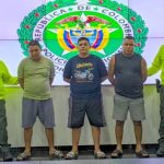 En las imágenes se ven los presuntos responsables de homicidios recientes en la ciudad de Barranquilla y su área metropolitana, quienes son escoltados por uniformados de la Policía Nacional.