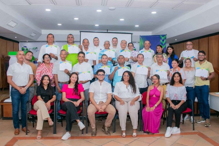 Estudiantes de Unimagdalena enseñan inglés a taxistas de Santa Marta