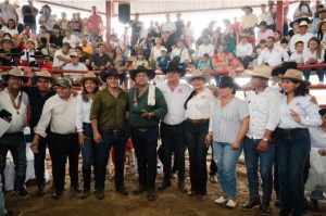 Gobernador de Casanare rinde homenaje a asociaciones agropecuarias en Tauramena