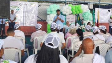 El gobernador de La Guajira, Jairo Aguilar cuando explicaba los pormenores de la obra y el impacto que tiene el municipio porque su gobierno tiene palabra