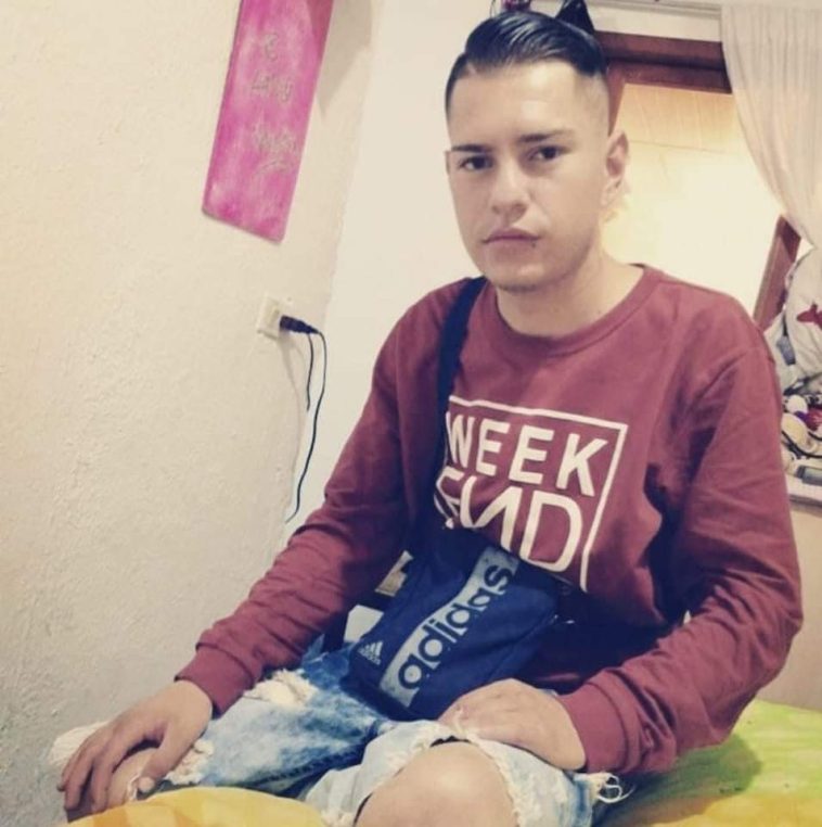 Joven fue asesinado a la salida de un bar en Usaquén A unos pocos metros del CAI Codito, en la localidad de Usaquén, se registró el homicidio de un hombre que se encontraba a las afueras de un establecimiento comercial.