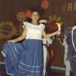 La foto que pocos conocían de Omayra Sánchez antes de su muerte En la fotografía, Omayra aparece en una presentación del colegio, vistiendo un traje típico.