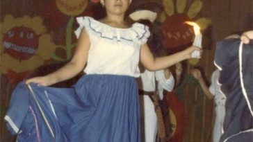 La foto que pocos conocían de Omayra Sánchez antes de su muerte En la fotografía, Omayra aparece en una presentación del colegio, vistiendo un traje típico.