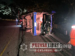 Nuevo accidente de autobús en la vía del Cusiana. La carretera supuestamente tiene cierre total