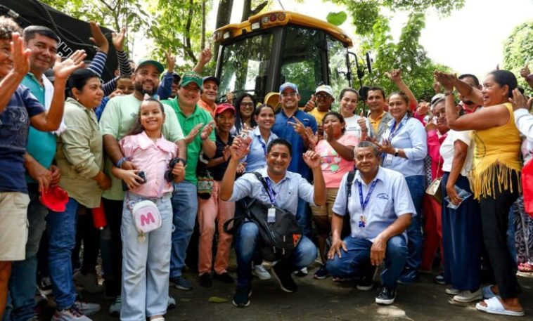 Pavimentación de la vía Loma Grande