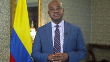 Petro buscará que Reino Unido reconsidere visa para colombianos; si no, también la exigirá a británicos