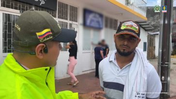 Los capturados se plantan frente a los uniformados que ejecutaron las órdenes de aprehensión en las localidades de Cimitarra (Santander) y Río Negro (Antioquia)