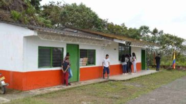 Sedes escolares de Isnos serán mejoradas por la Alcaldía  