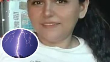 Mujer murió impactada por un rayo cuando manipulaba su celular.