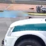 Trágico accidente de tránsito entre camión y motociclista en Teusaquillo El accidente causó un gran trancón en la avenida NQS mientras las autoridades retiraban el cuerpo.