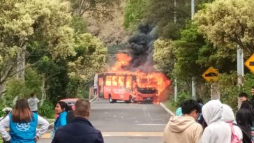 Transporte público en Pasto se suspende este viernes tras incineración de un bus en Torobajo