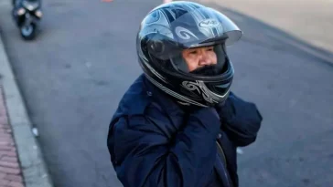 ¡Motorizados a ponerse el casco!