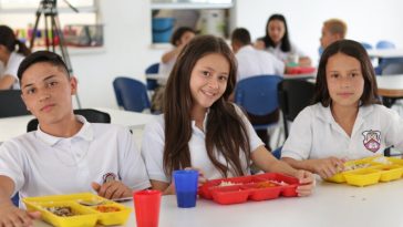 12 escuelas de Caldas ya cuentan con gas natural para preparar alimentos del PAE