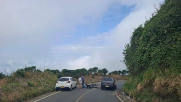 Accidente de tránsito en la vía San José – Risaralda deja un motociclista herido