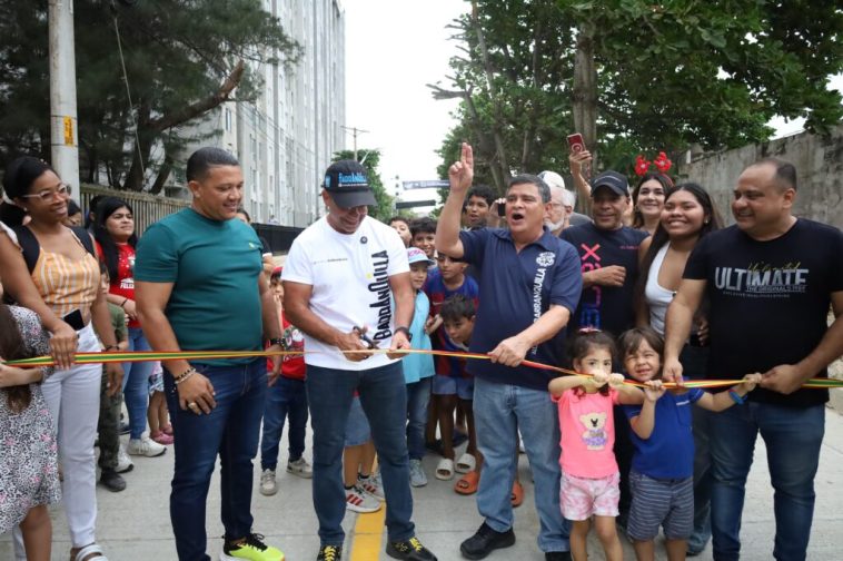 Alcalde Char entregó nuevas vías en los barrios Montes y La Concepción