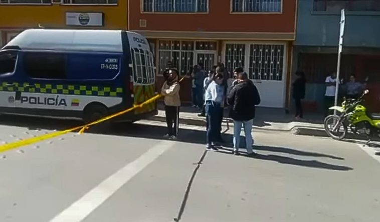 Atención: Sicariato cobró la vida de un comerciante en Kennedy Un hombre que se movilizaba en moto asesinó a un comerciante en la localidad de Kennedy. Esto es lo que se sabe.