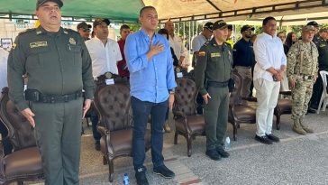 Autoridades administrativas, militares y policiales durante el evento de lanzamiento del Plan Navidad Familia Felices