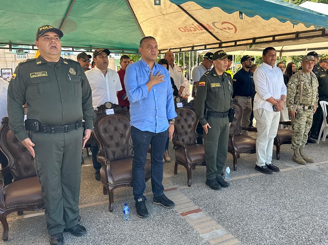 Autoridades administrativas, militares y policiales durante el evento de lanzamiento del Plan Navidad Familia Felices