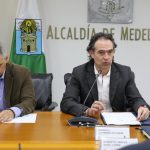 Choque entre alcalde de Medellín y gobernador de Antioquia por impuesto a los servicios