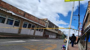 Comerciante es atacado a bala en Usme El hombre, quien era comerciante en Usme, ahora lucha entre la vida y la muerte tras ser víctima del violento ataque.