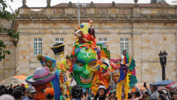 El Carnaval de Negros y Blancos llenó de arte las calles de Bogotá