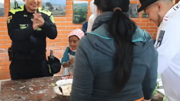 El patrullero que decidió aprender y enseñar la lengua de señas en Nariño