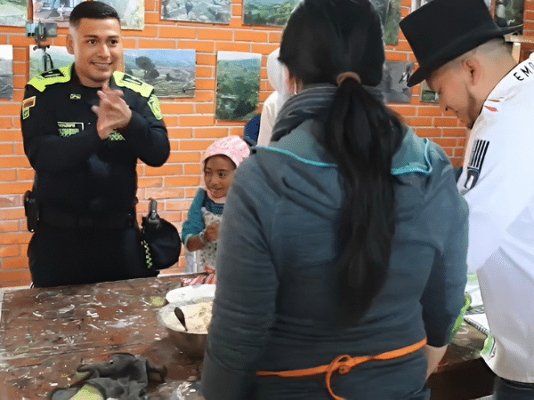 El patrullero que decidió aprender y enseñar la lengua de señas en Nariño