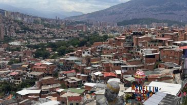 El ‘boom’ del turismo en la comuna 13 está desplazando la historia y sus protagonistas