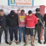 Investigadores del CTI Atlántico en coordinación con uniformados de la Policía Nacional custodian a los procesados en diligencias realizadas en Barranquilla.