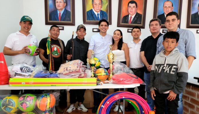 Entregada dotación deportiva a indígenas del occidente del Huila 