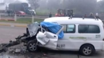 Una persona murió en trágico accidente en vía Zipaquirá - Cajicá #Judiciales Tras el impactante choque, el conductor del automóvil involucrado perdió la vida. El siniestro se dio en la vía Cajicá-Zipaquirá.