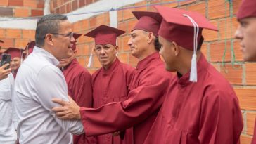 Exhabitantes De Calle Se Graduaron Como Bachilleres