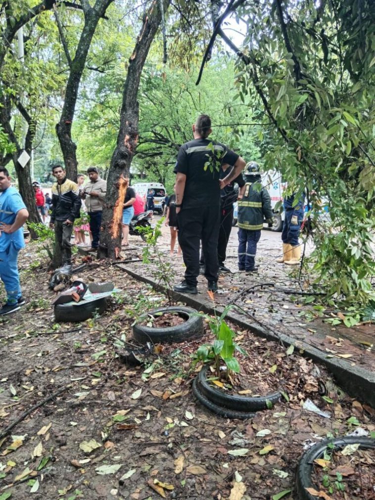 Falla mecánica generó volcamiento de un bus en Neiva