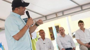 El gobernador de La Guajira, Jairo Aguilar Deluque, uno de los aportantes del proyecto para llevar el gas domiciliario a más familias de Manaure.