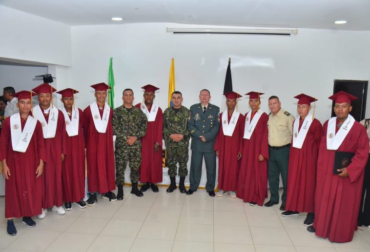 Graduaron como bachilleres a nueve soldados en Valledupar