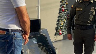 HOMENAJE A LOS HÉROES CAÍDOS | Develan placa en memoria de los policías que ofrendaron sus vidas en cumplimiento de su deber