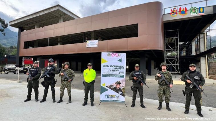 Incautan avión del ELN en aeropuerto de Medellín, entre otros millonarios bienes