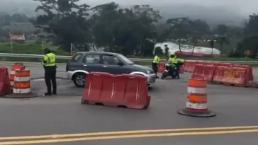 Intenso tráfico sobre la doble calzada entre Bogotá y Fusagasugá, Cundinamarca