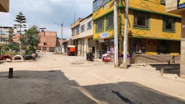 Joven fue asesinado con arma de fuego en Bosa El joven, de 24 años, se desplomó frente a un establecimiento comercial ubicado en la localidad de Bosa.