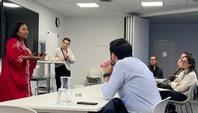 La secretaria de Asuntos Indígenas, Kenia Kaoris Ojeda Mengual, durante su participación como ponente en los seminarios internacionales