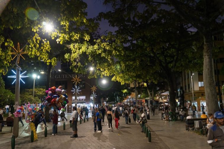 La Plaza Botero y el Museo de Antioquia brillan con los Alumbrados Navideños