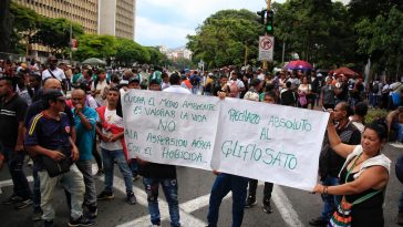 Marcha contra el glifosato: ¿por qué campesinos salieron de audiencia pública en Jamundí a recorrer Cali?