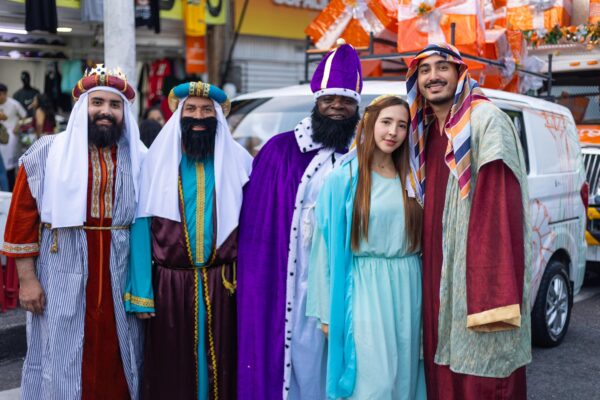 Multitudinaria asistencia de pereiranos al primer Gran Desfile Navideño