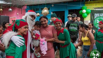 «Navidad Verdolaga»: Los del Sur Montería Llevan Sonrisas y Regalos a Niños y Niñas de la Ciudad